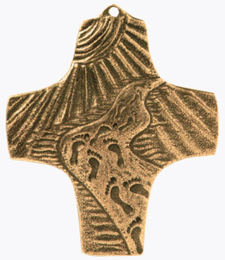 Bronzekreuz, 802017, Spuren im Sand, 9,5 x 8 cm